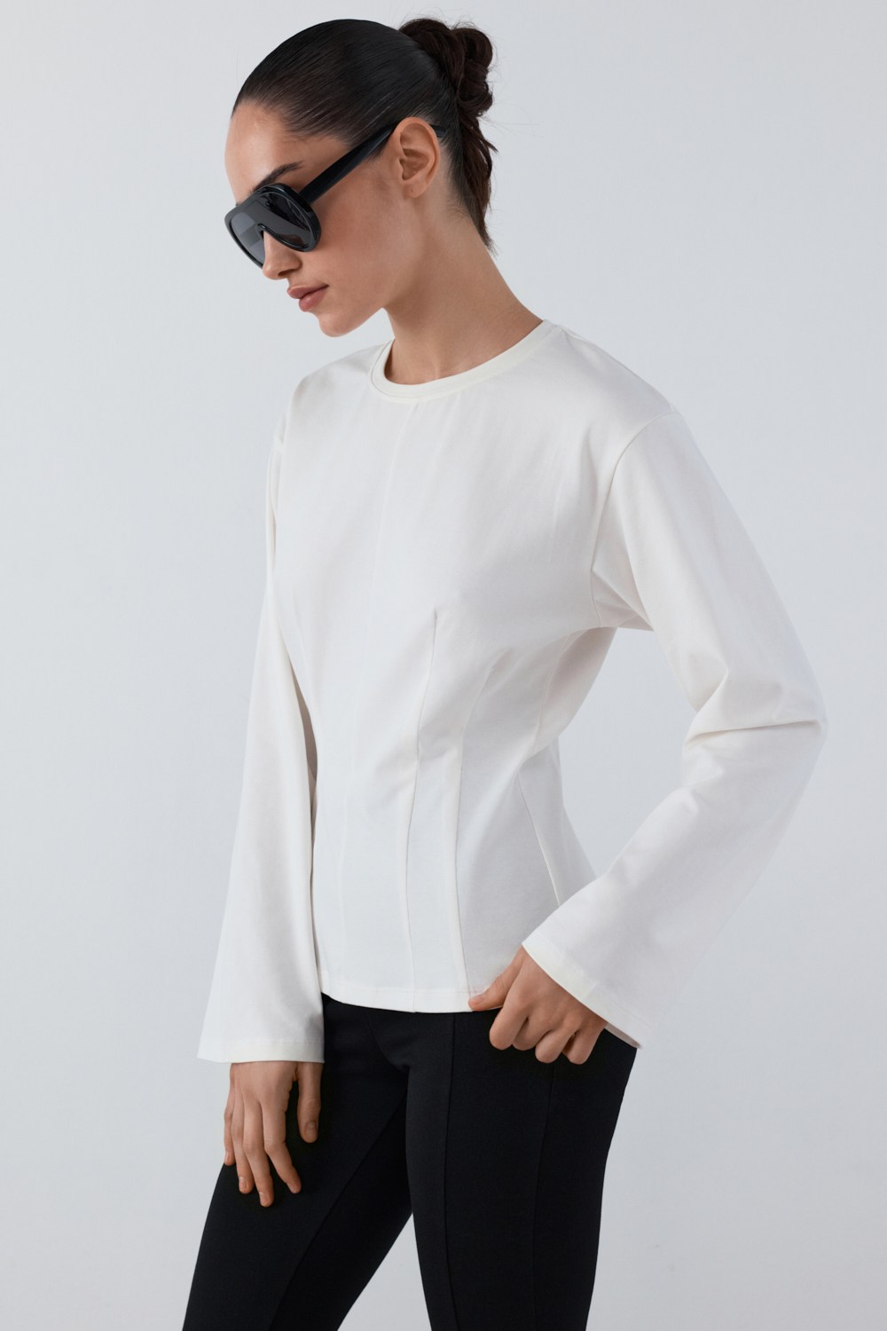 ЛОНГСЛІВ З АКЦЕНТНИМИ ПЛЕЧИМА