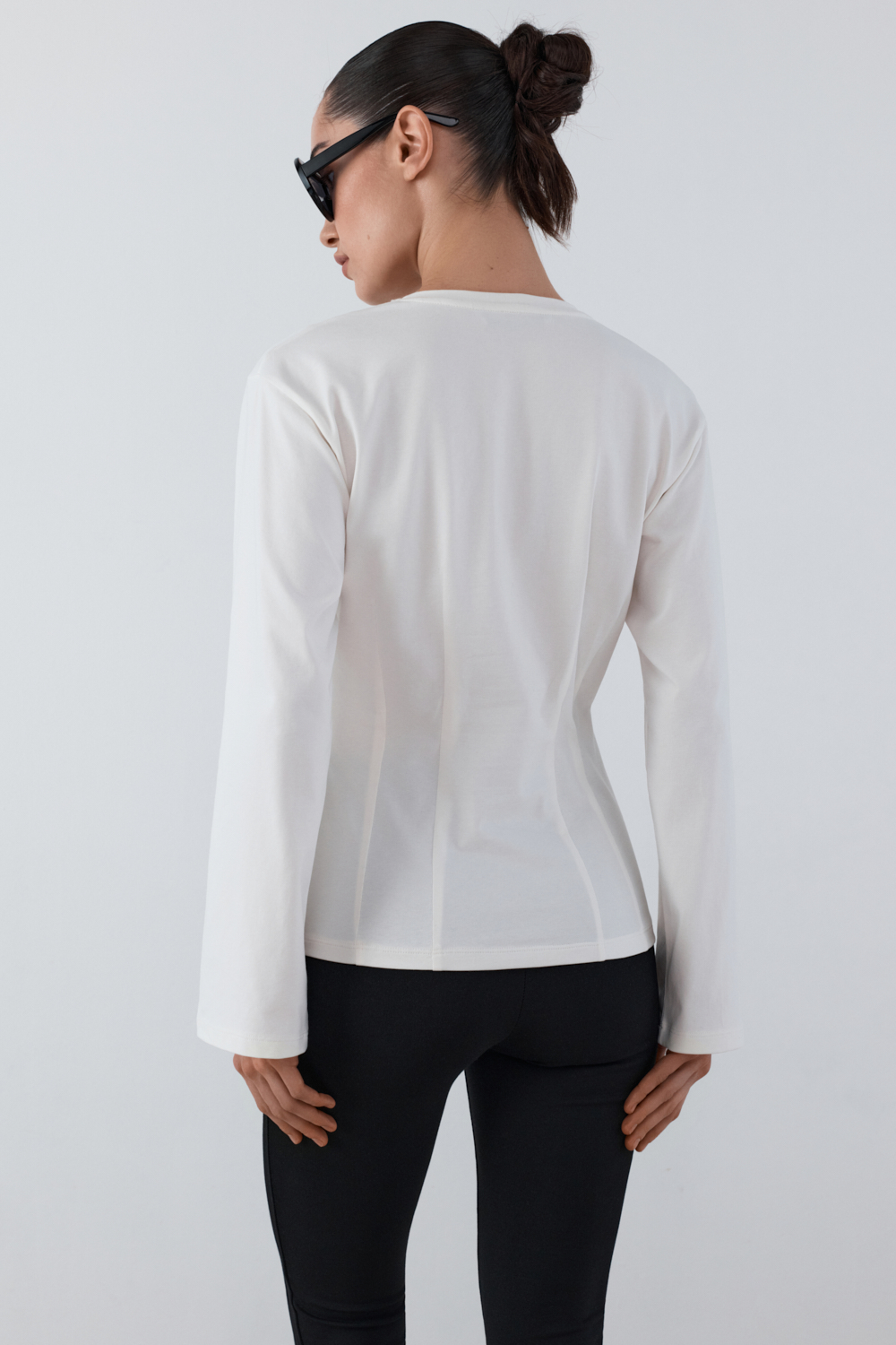 ЛОНГСЛІВ З АКЦЕНТНИМИ ПЛЕЧИМА