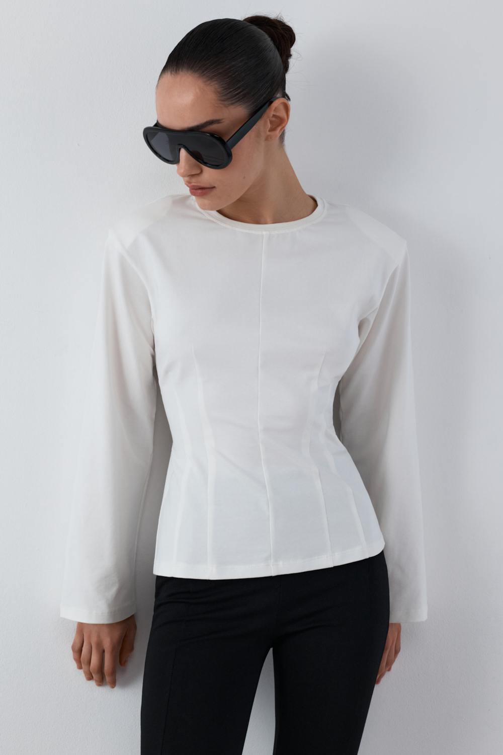 ЛОНГСЛІВ З АКЦЕНТНИМИ ПЛЕЧИМА