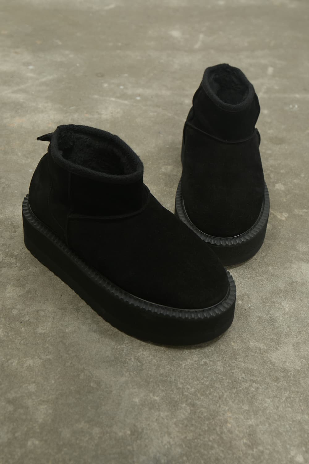 ЧЕРЕВИКИ НА ПЛАТФОРМІ