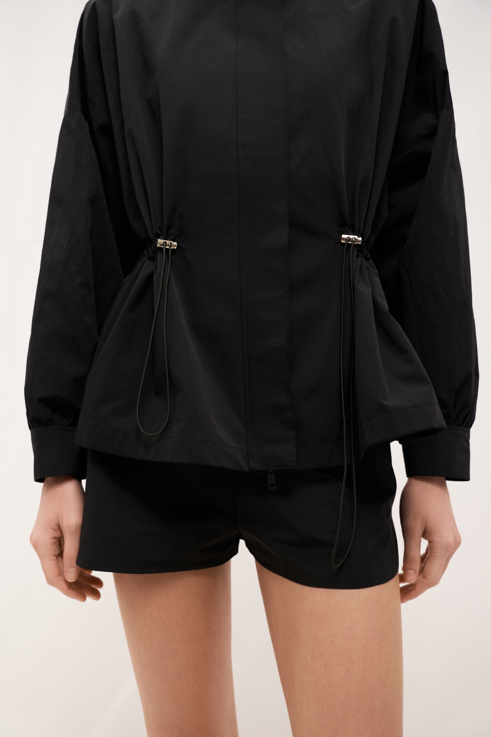 КУРТКА НЕЙЛОНОВА З КАПЮШОНОМ