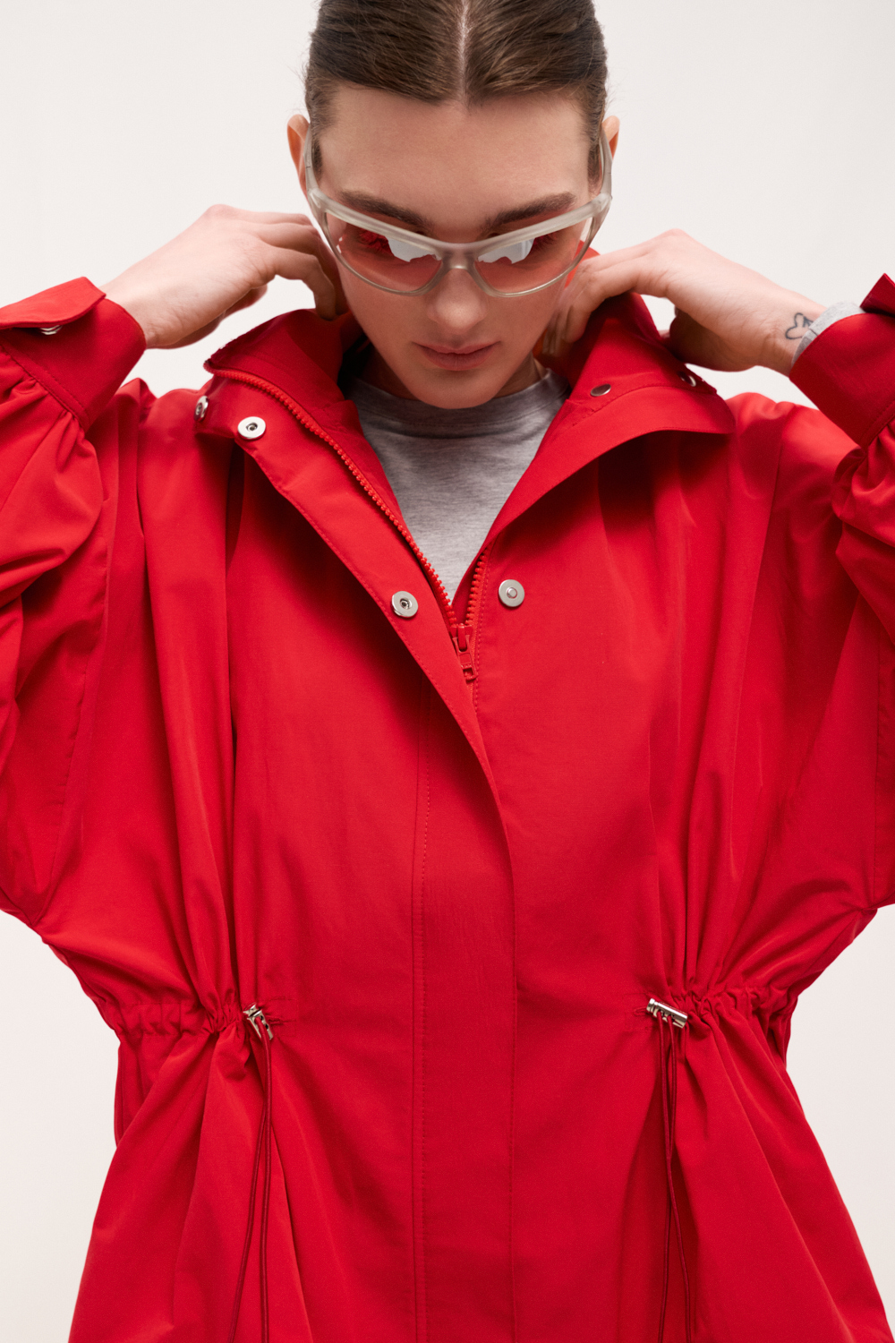 КУРТКА НЕЙЛОНОВА З КАПЮШОНОМ