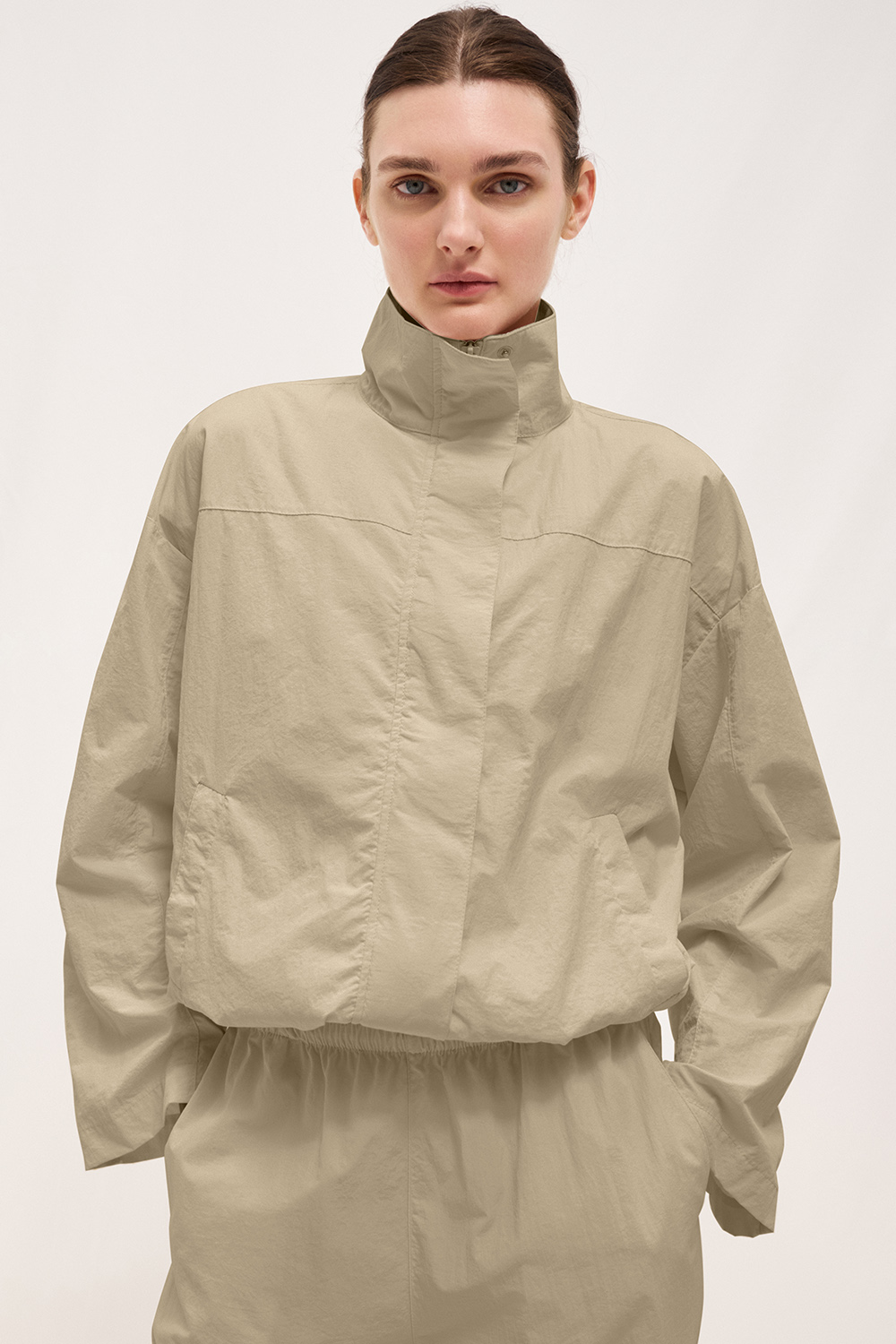 КУРТКА НЕЙЛОНОВА НА БЛИСКАВЦІ