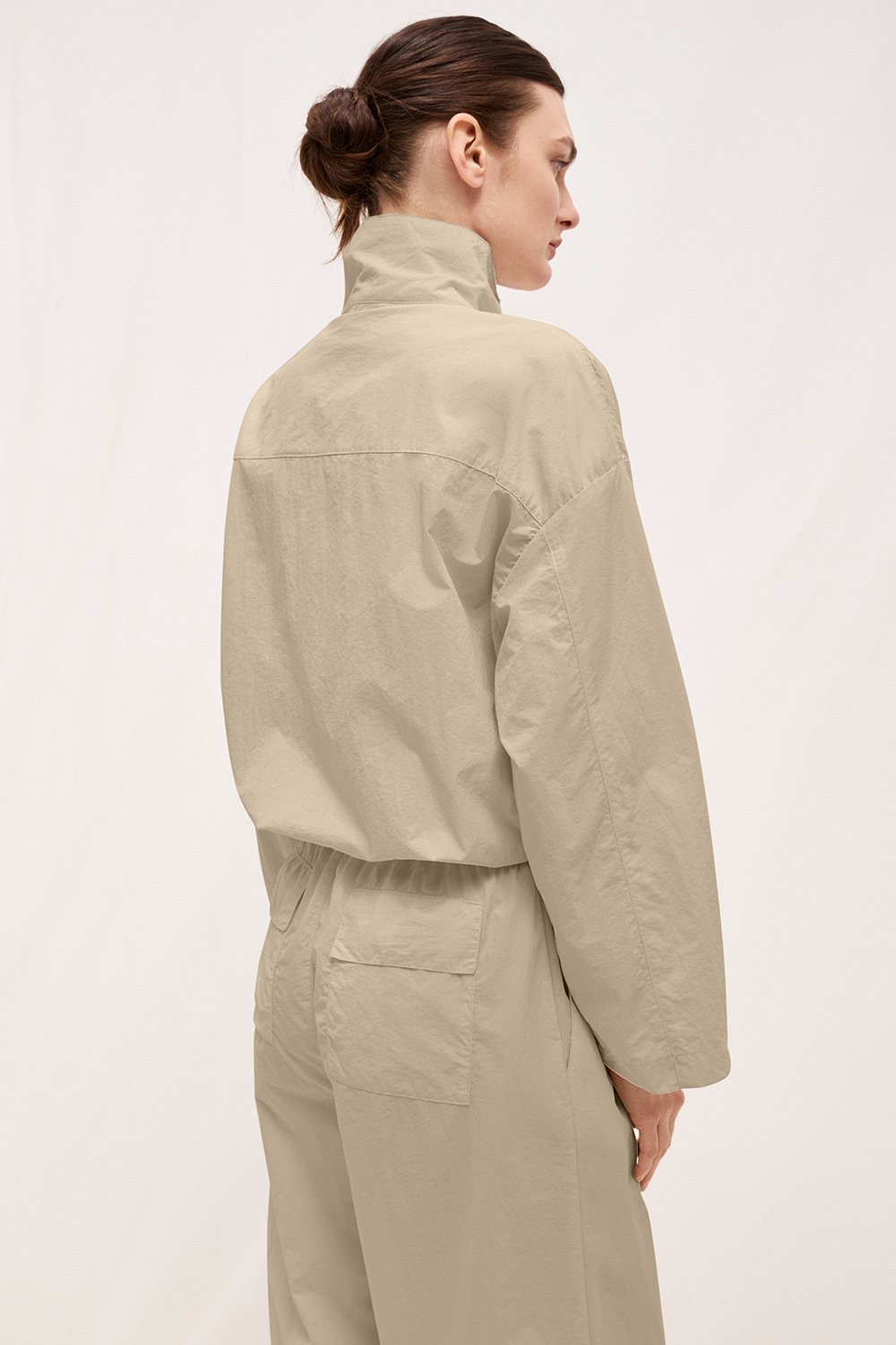 КУРТКА НЕЙЛОНОВА НА БЛИСКАВЦІ