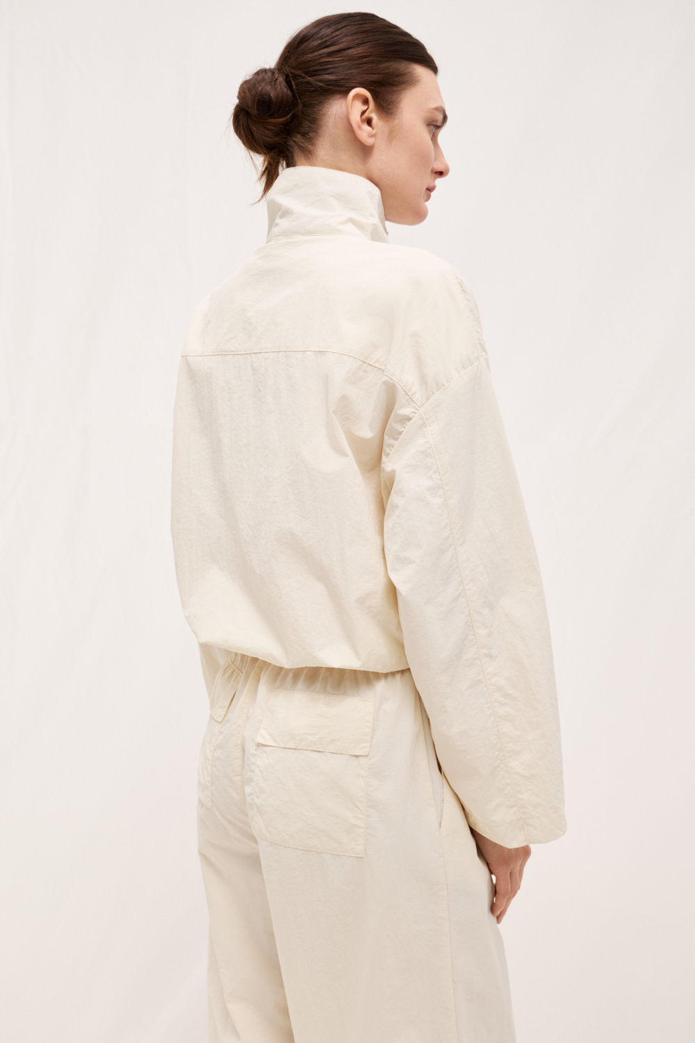 КУРТКА НЕЙЛОНОВА НА БЛИСКАВЦІ