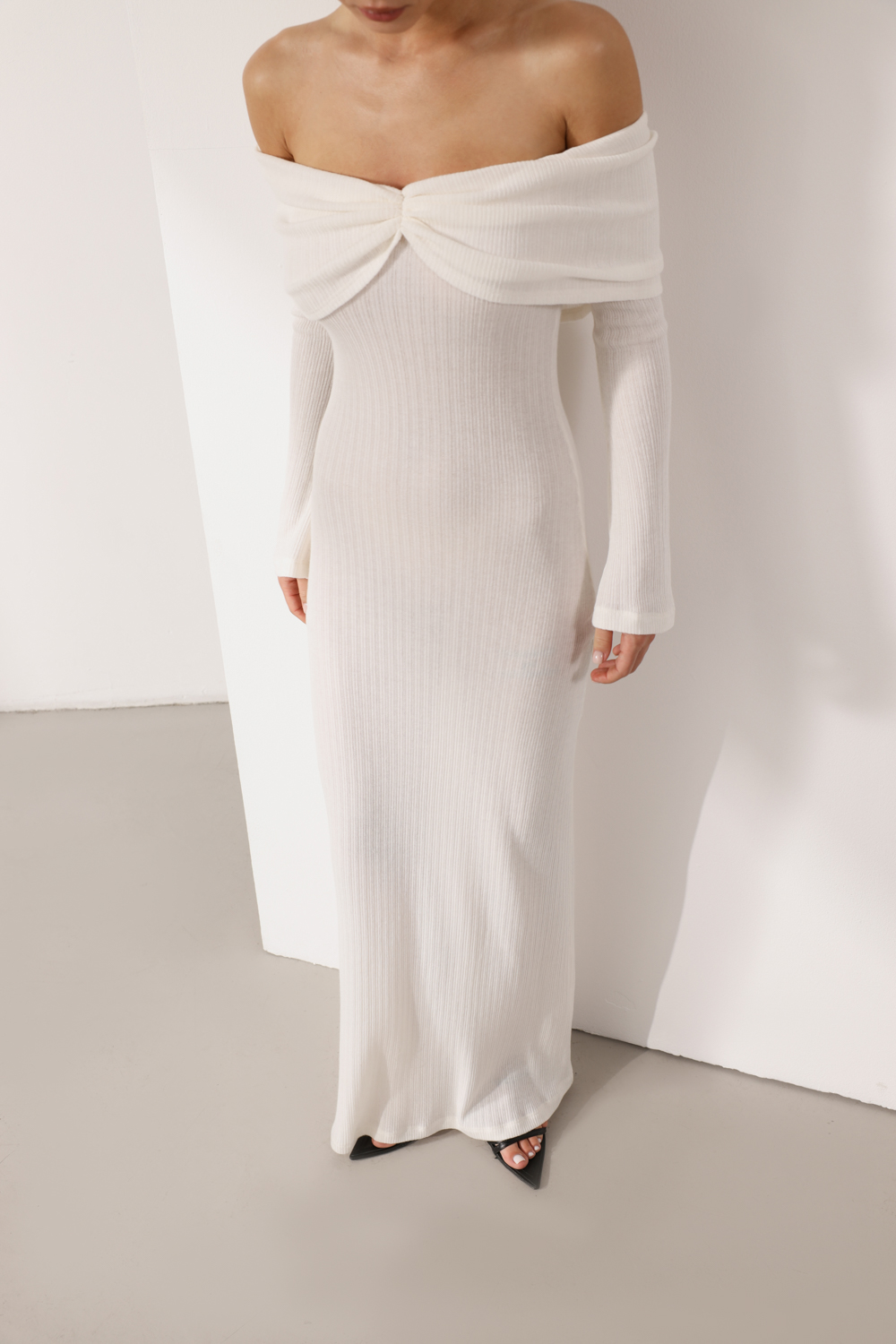 СУКНЯ МАКСІ З ВІДКРИТИМИ ПЛЕЧИМА