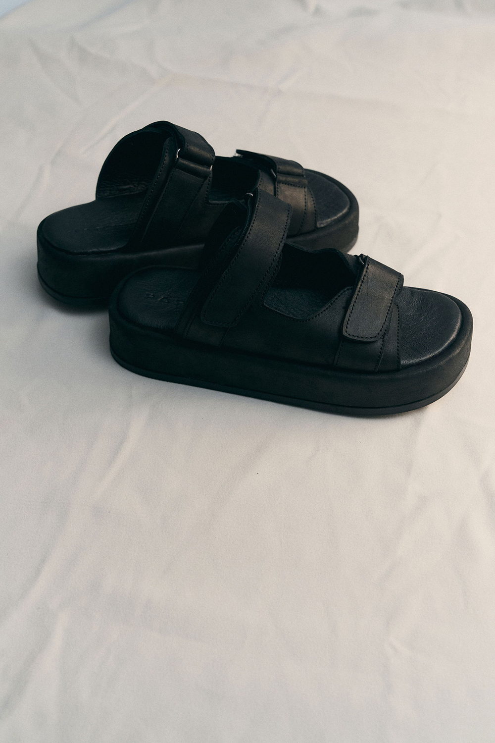 САНДАЛІ НА ПЛАТФОРМІ