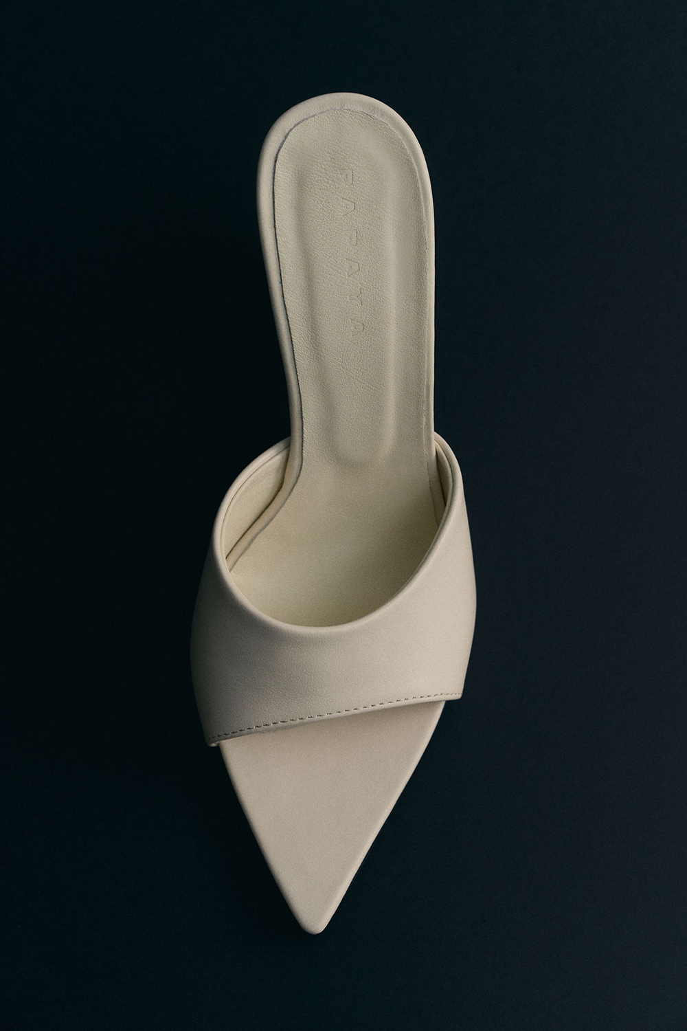 МЮЛІ НА ВИСОКИХ ПІДБОРАХ