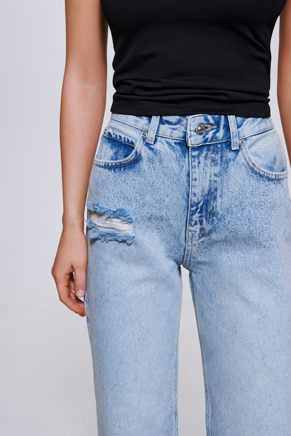 ДЖИНСИ З РОЗРІЗАМИ