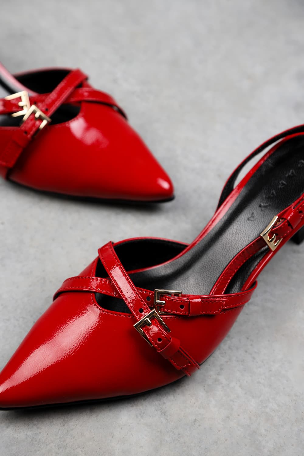 СЛІНГБЕКИ З РЕМІНЦЯМИ