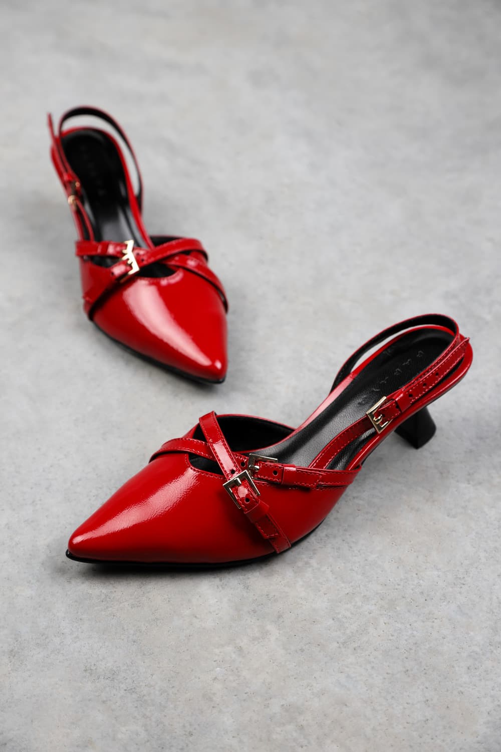 СЛІНГБЕКИ З РЕМІНЦЯМИ