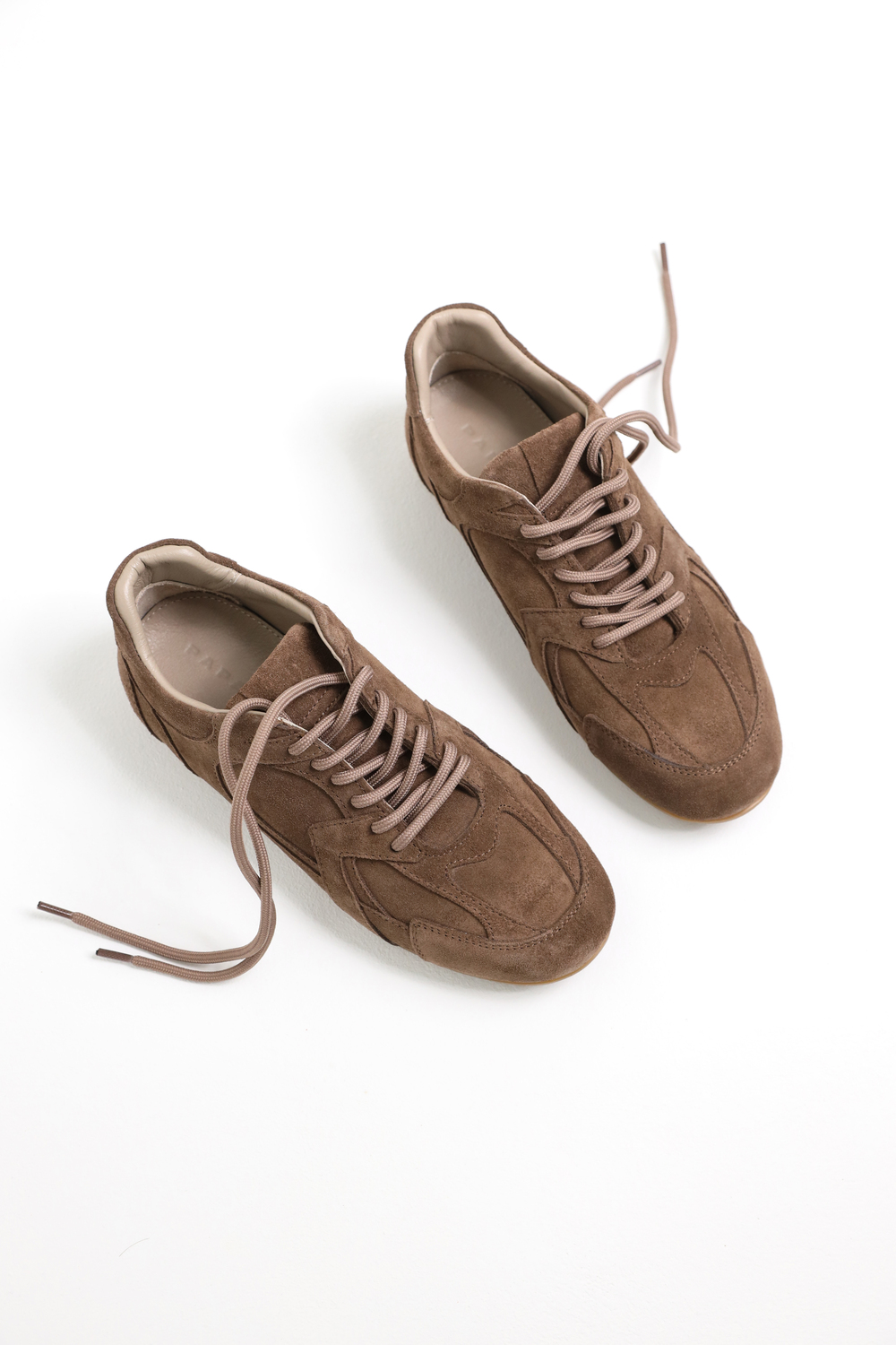 КРОСІВКИ НА ТОНКІЙ ПІДОШВІ