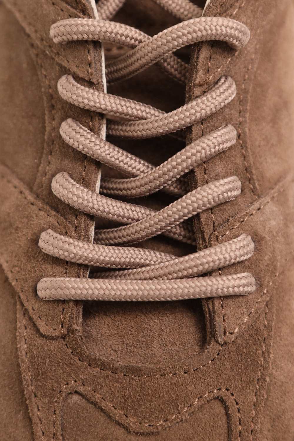 КРОСІВКИ НА ТОНКІЙ ПІДОШВІ