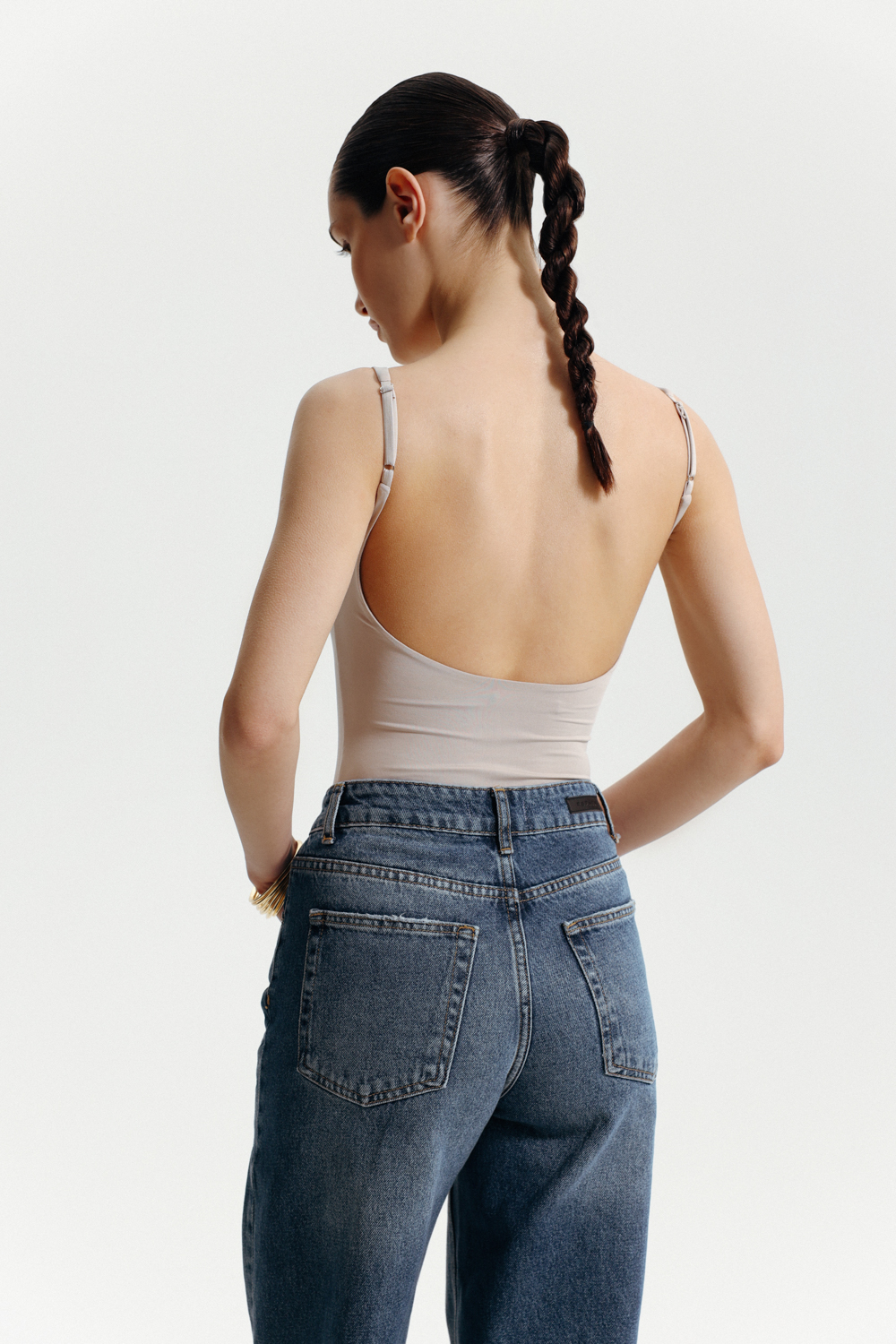 БОДІ З РЕГУЛЬОВАНИМИ БРЕТЕЛЯМИ