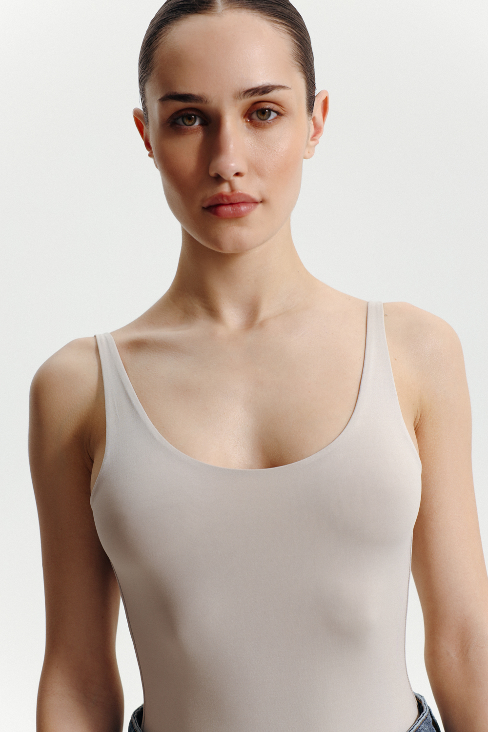 БОДІ З РЕГУЛЬОВАНИМИ БРЕТЕЛЯМИ