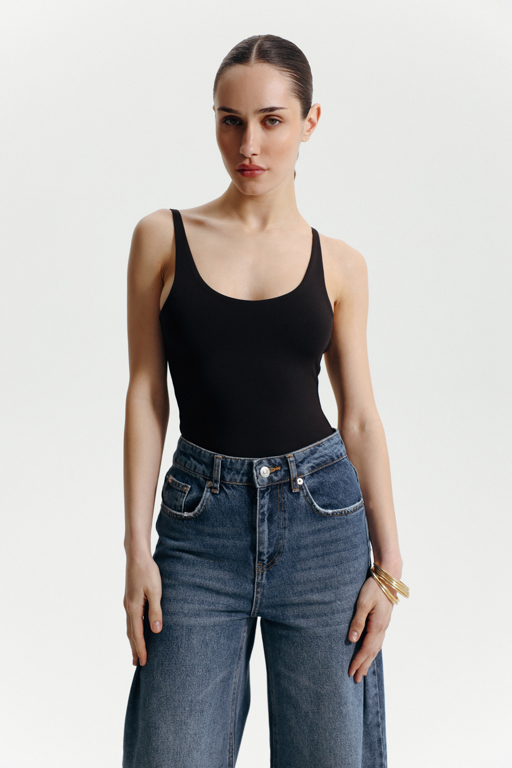 БОДІ З РЕГУЛЬОВАНИМИ БРЕТЕЛЯМИ