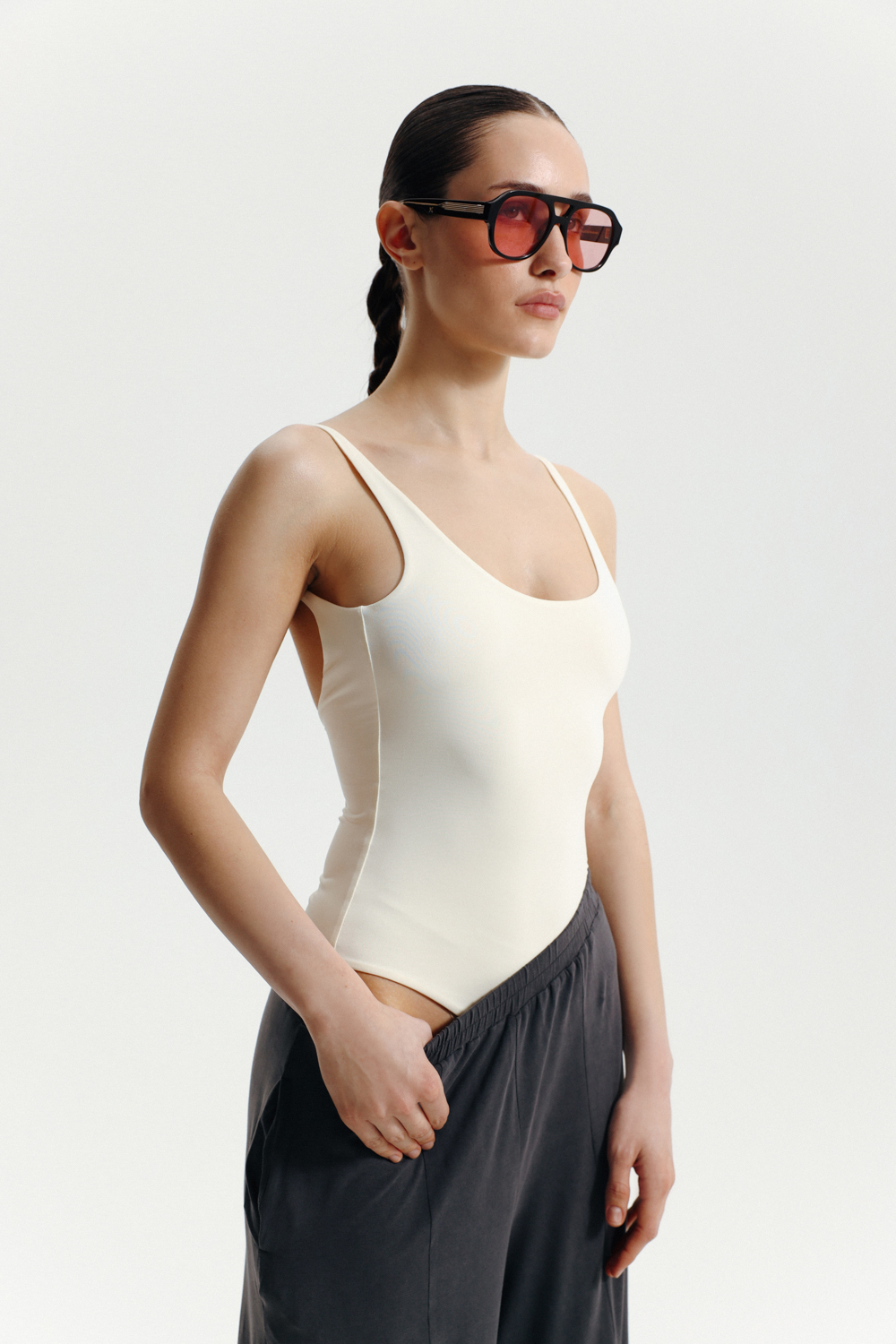 БОДІ З РЕГУЛЬОВАНИМИ БРЕТЕЛЯМИ