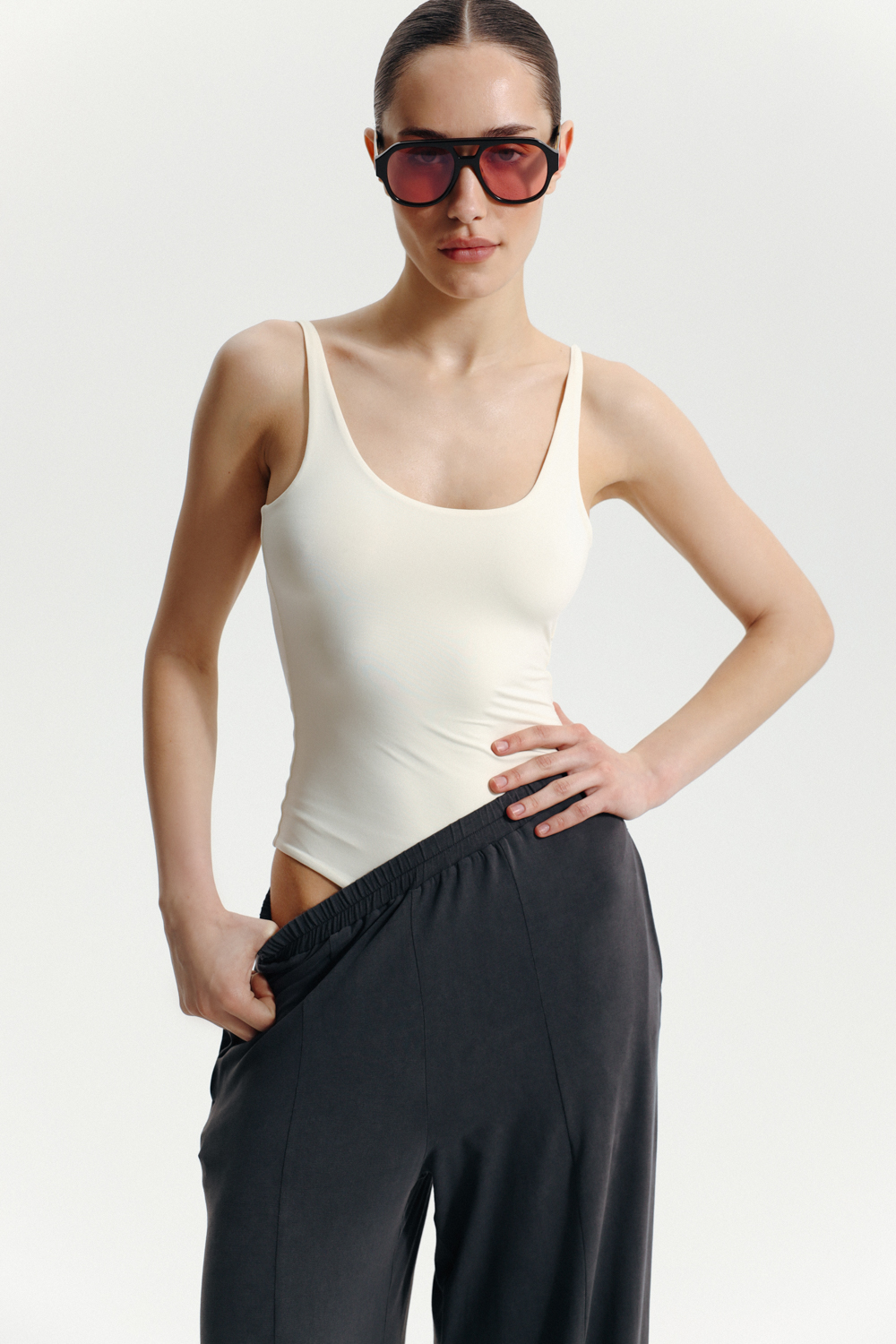 БОДІ З РЕГУЛЬОВАНИМИ БРЕТЕЛЯМИ