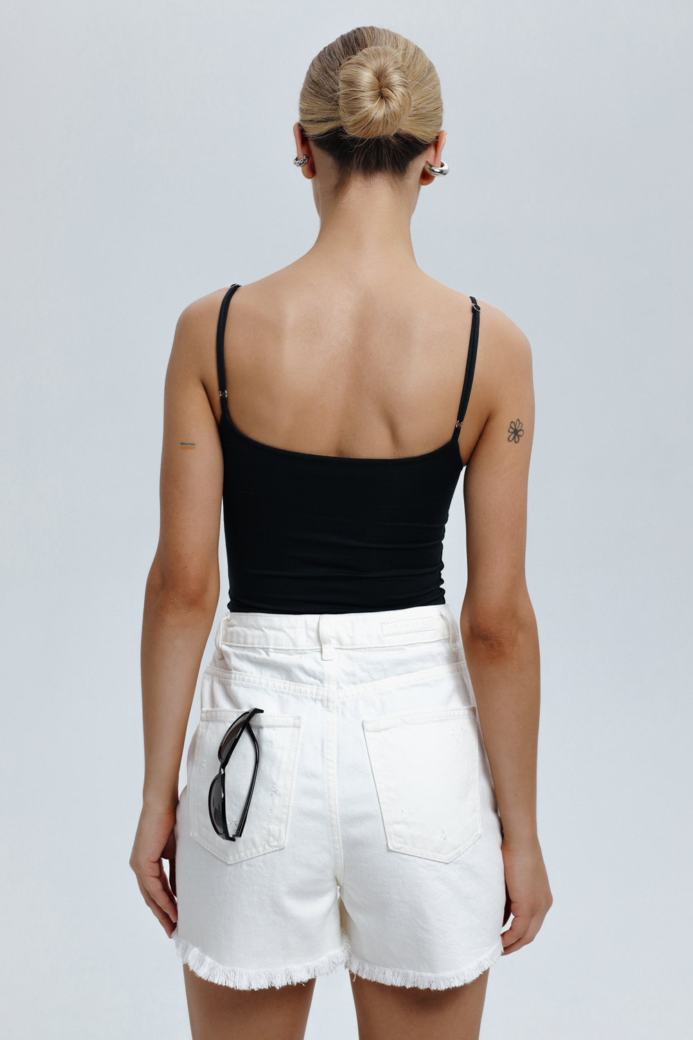 БОДІ НА БРЕТЕЛЯХ