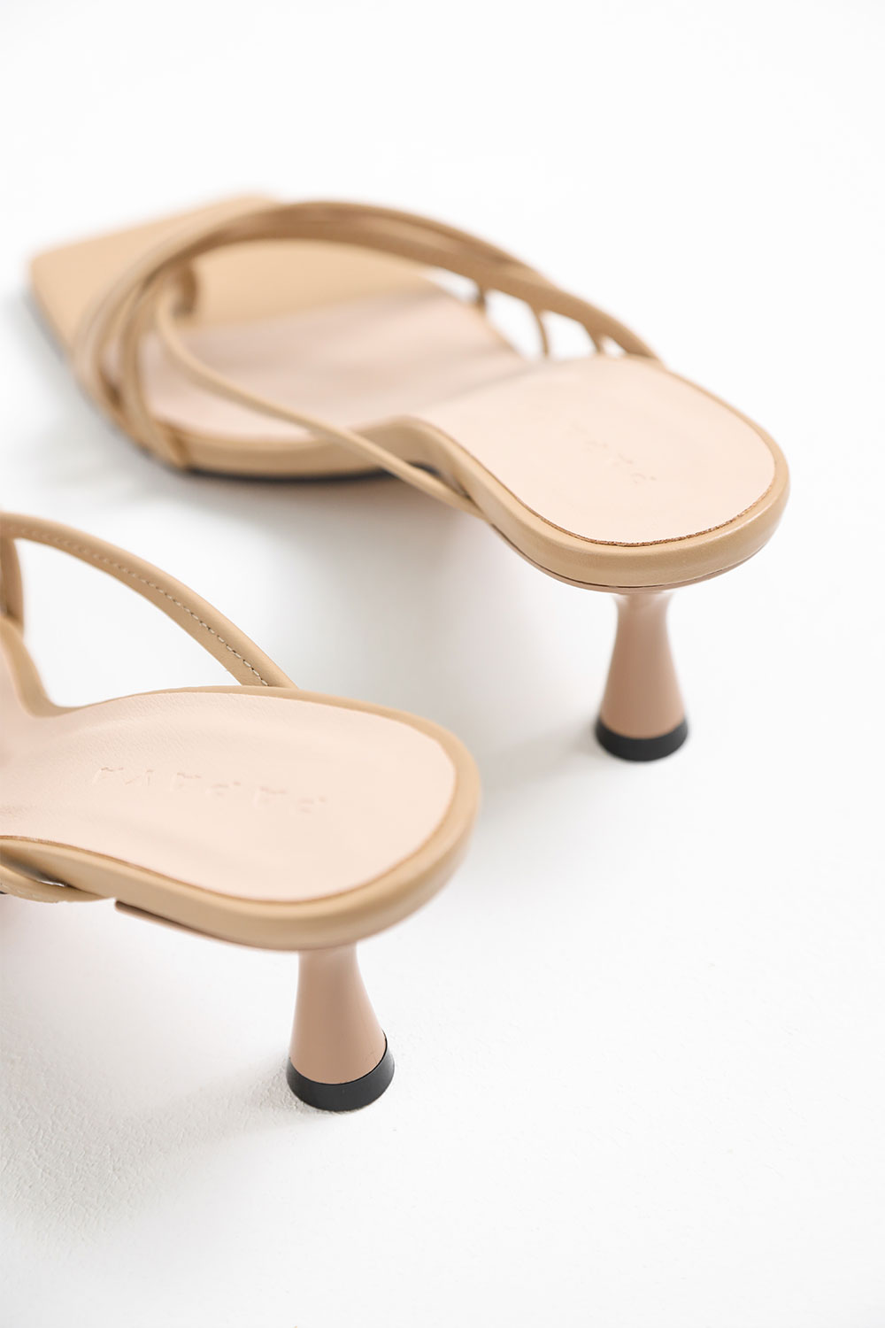 МЮЛІ З ТОНКИМИ РЕМІНЦЯМИ