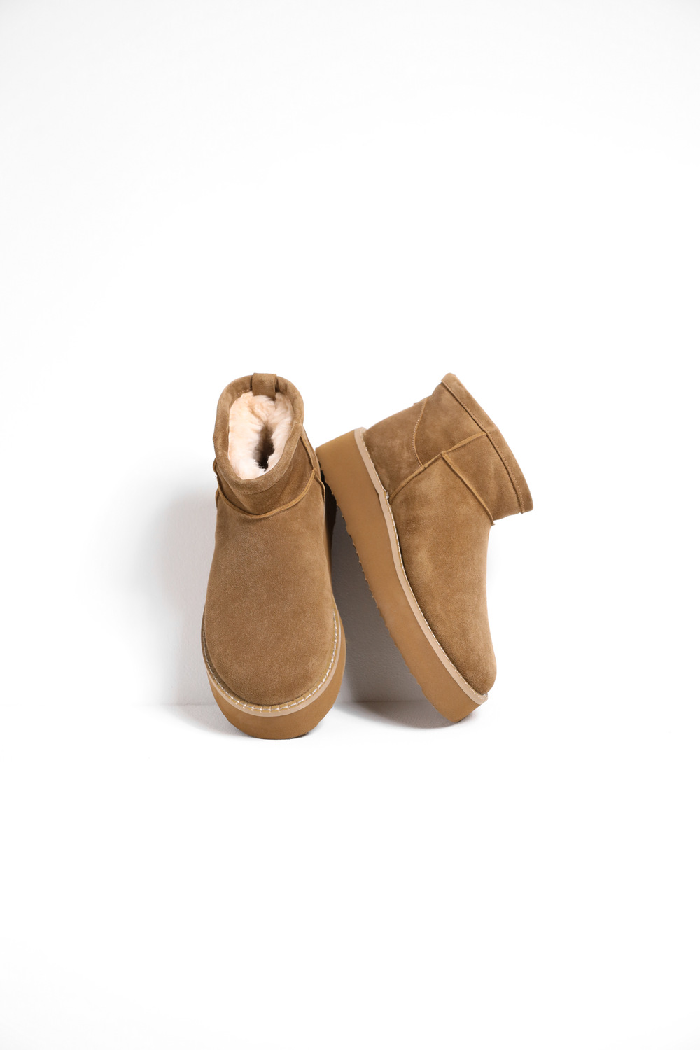 ЧЕРЕВИКИ НА ПЛАТФОРМІ