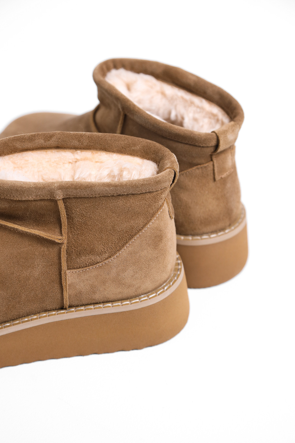 ЧЕРЕВИКИ НА ПЛАТФОРМІ