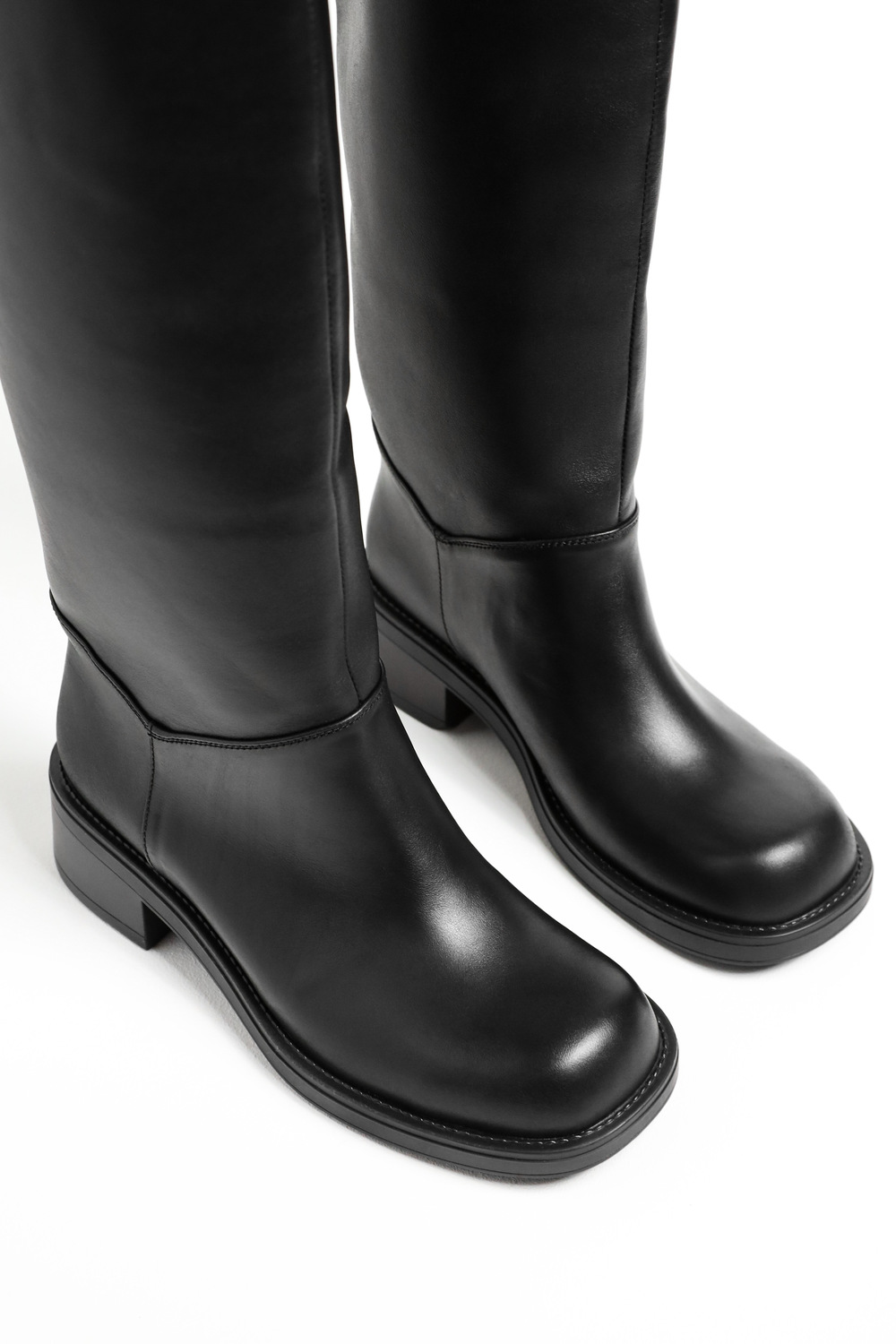 ЧЕРЕВИКИ З КВАДРАТНИМ НОСКОМ