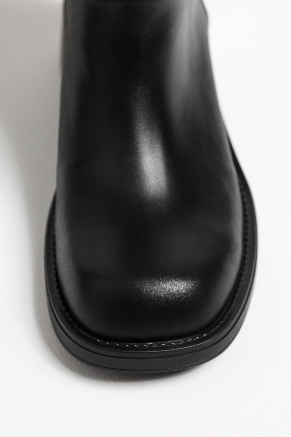 ЧЕРЕВИКИ З КВАДРАТНИМ НОСКОМ